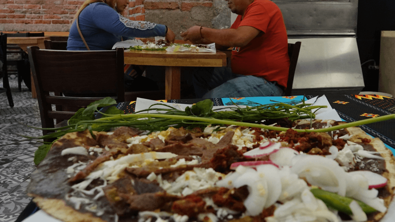 El tasajo es un tipo de carne seca y salada, típica de la cocina tradicional de Oaxaca.
