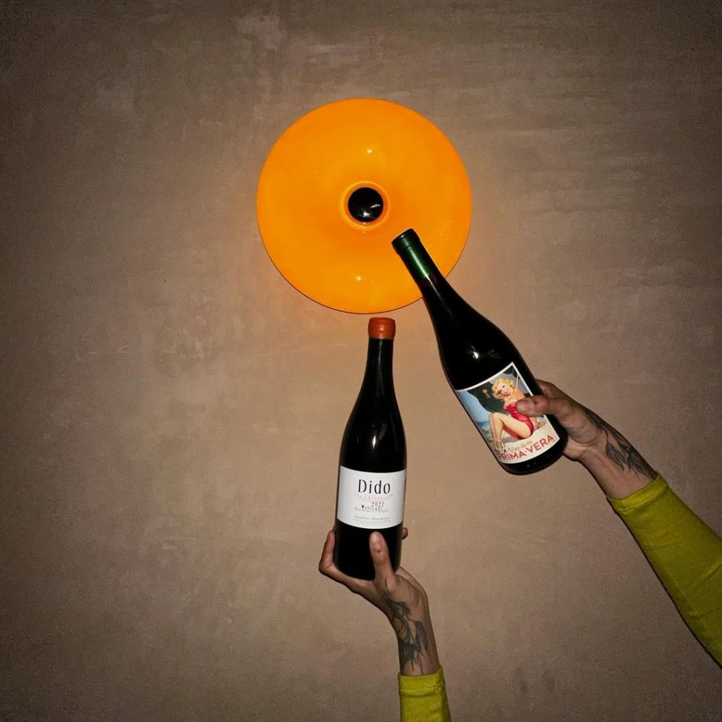 Los wine bars son bares especializados en vinos y todo lo que participe