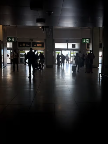 Apagón masivo en España, Francia y Portugal: Trenes detenidos, aeropuertos colapsados y ciudades paralizadas