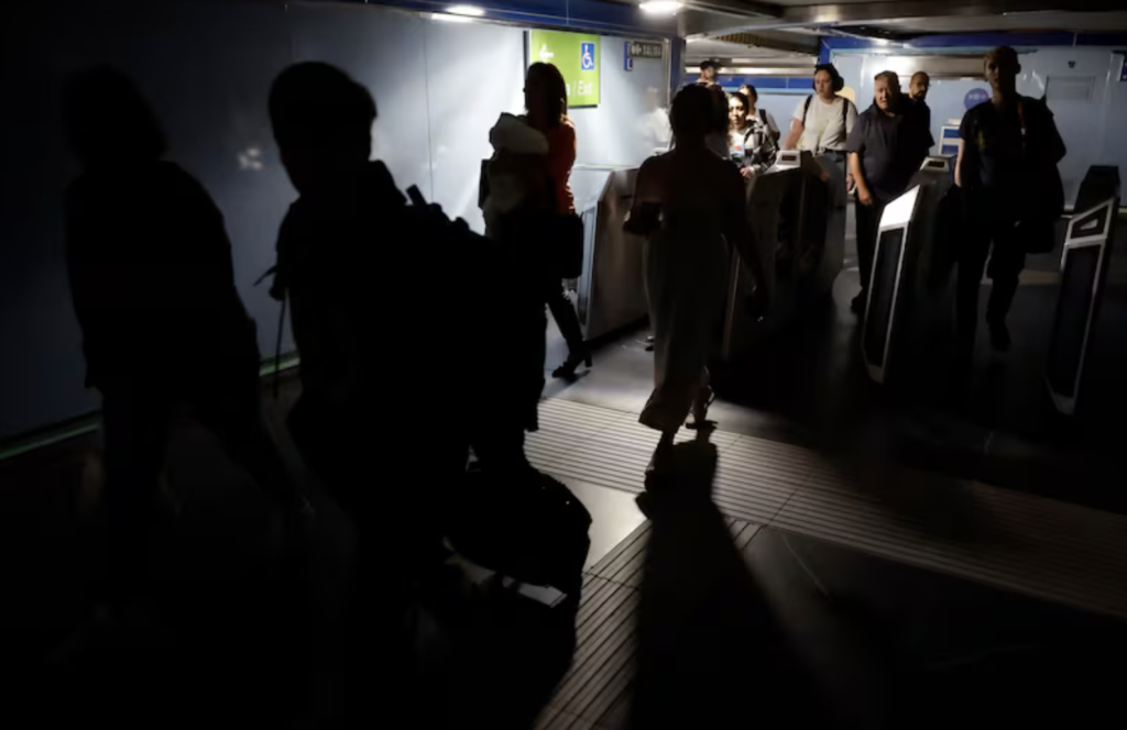 El apagón dejó a más de 116 trenes detenidos en toda España.