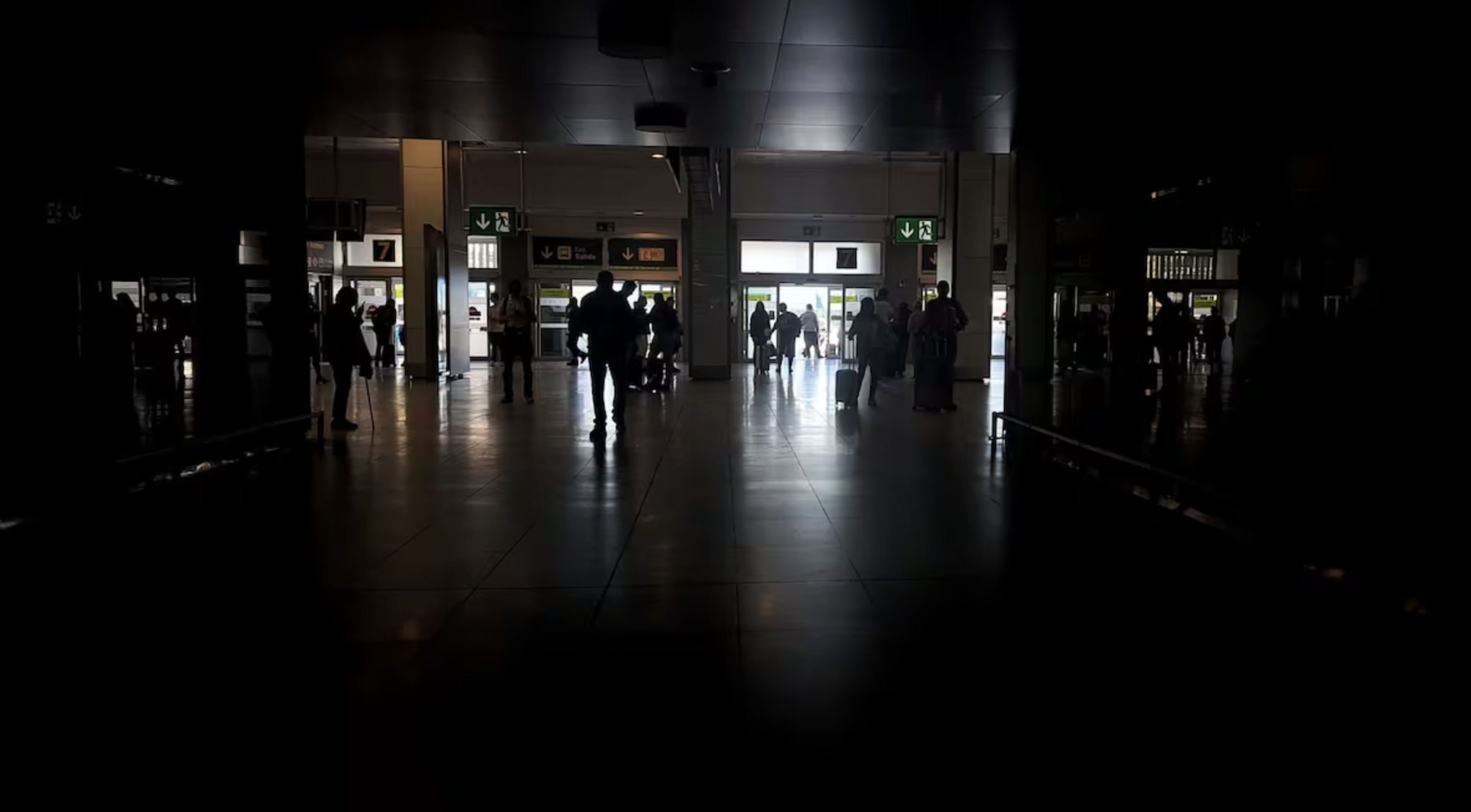 Apagón masivo en España, Francia y Portugal: Trenes detenidos, aeropuertos colapsados y ciudades paralizadas