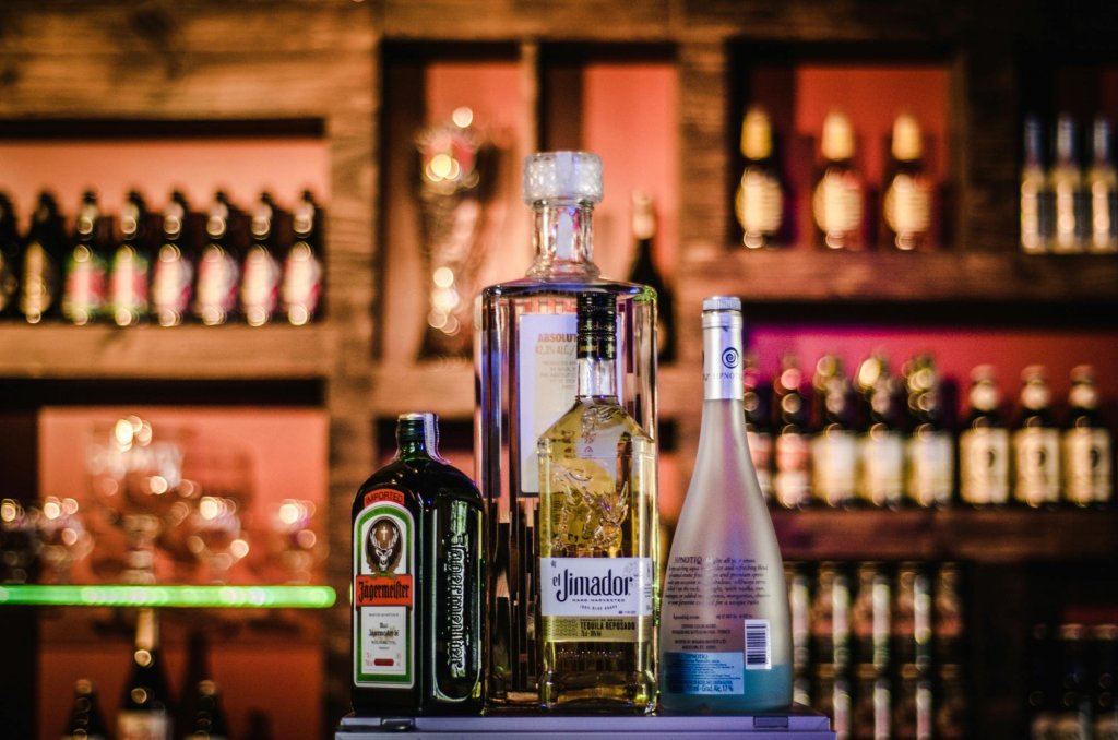 Los aranceles son impuestos que se aplican a los productos importados.