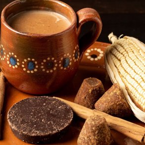 El atole tiene raíces profundamente arraigadas en la época prehispánica.