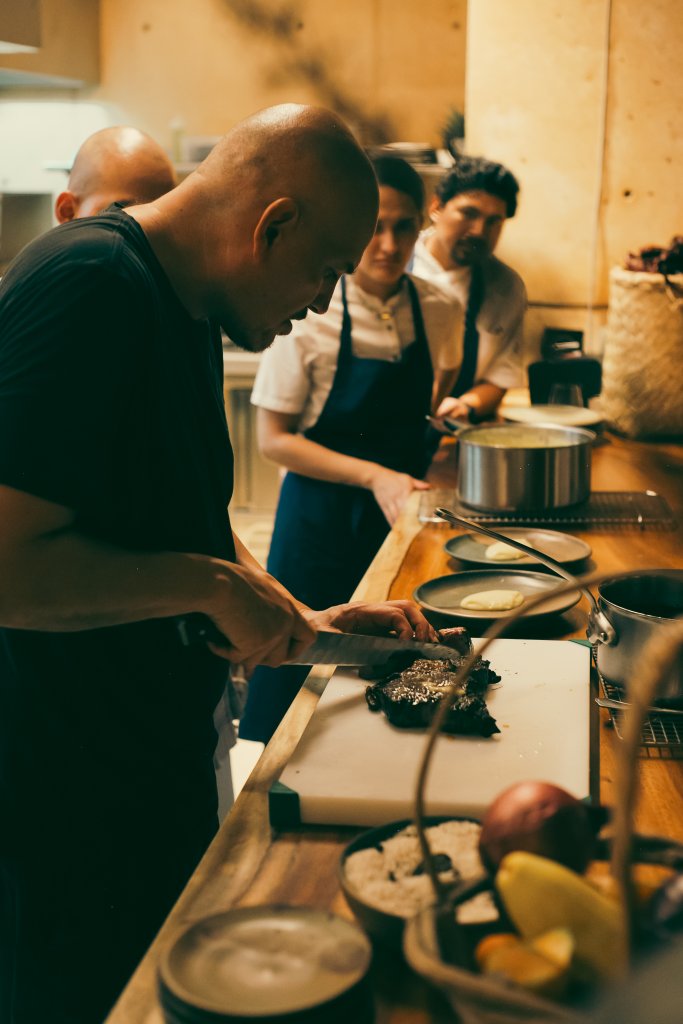 En Kymaia, los sabores de la tierra y el mar se exaltan a través de tres restaurantes de concepto único.