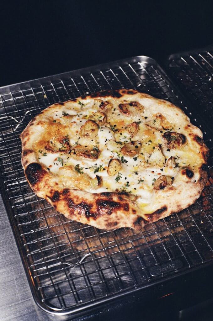 Liona: Pizzas de masa madre y mixología de autor