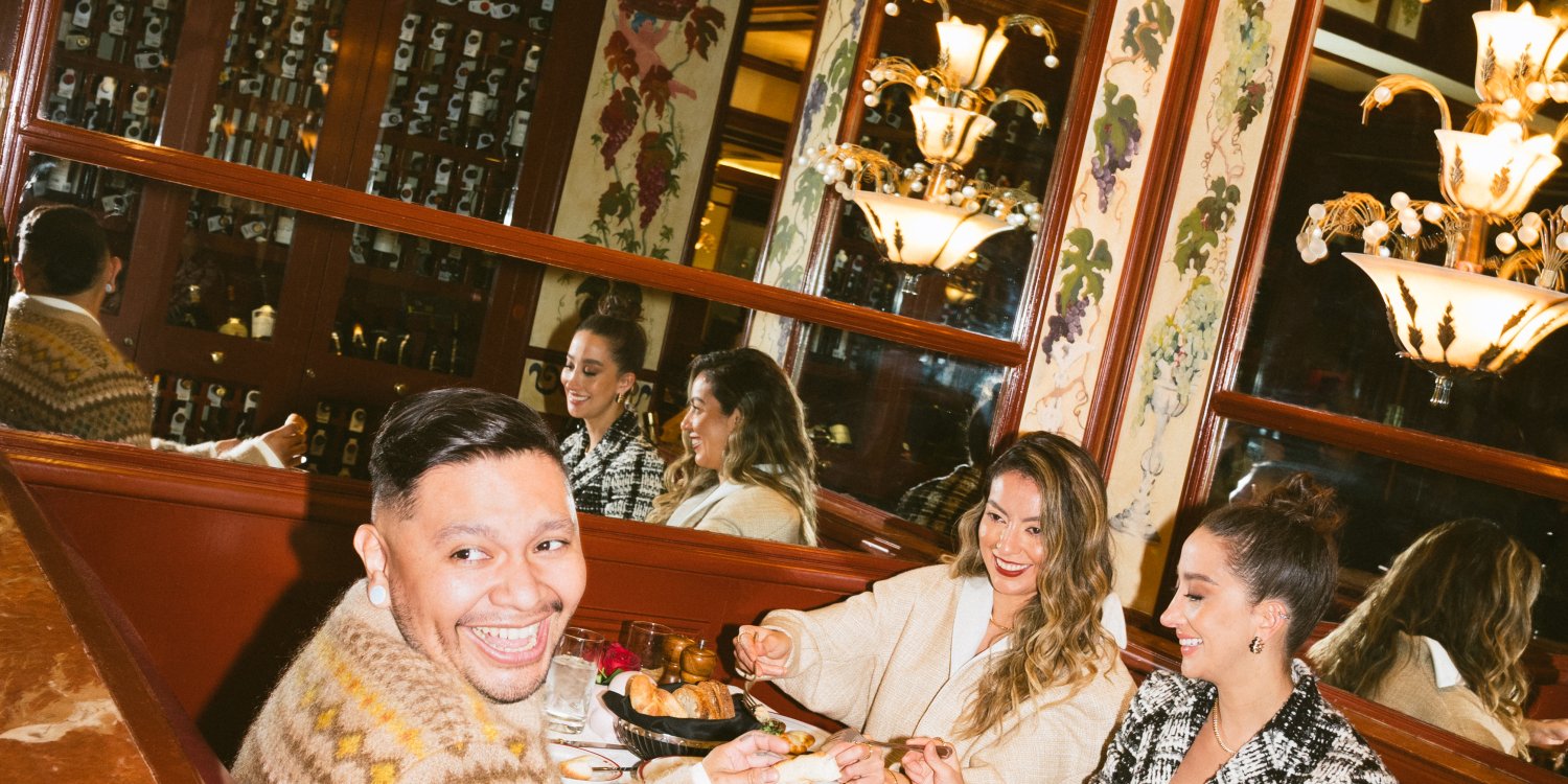 Foto: Josemra. Yupanki, Fabiola e Isabela: joyería CARTIER, look total LOUIS VUITTON. Locación AU PIED DE COCHON MÉXICO.