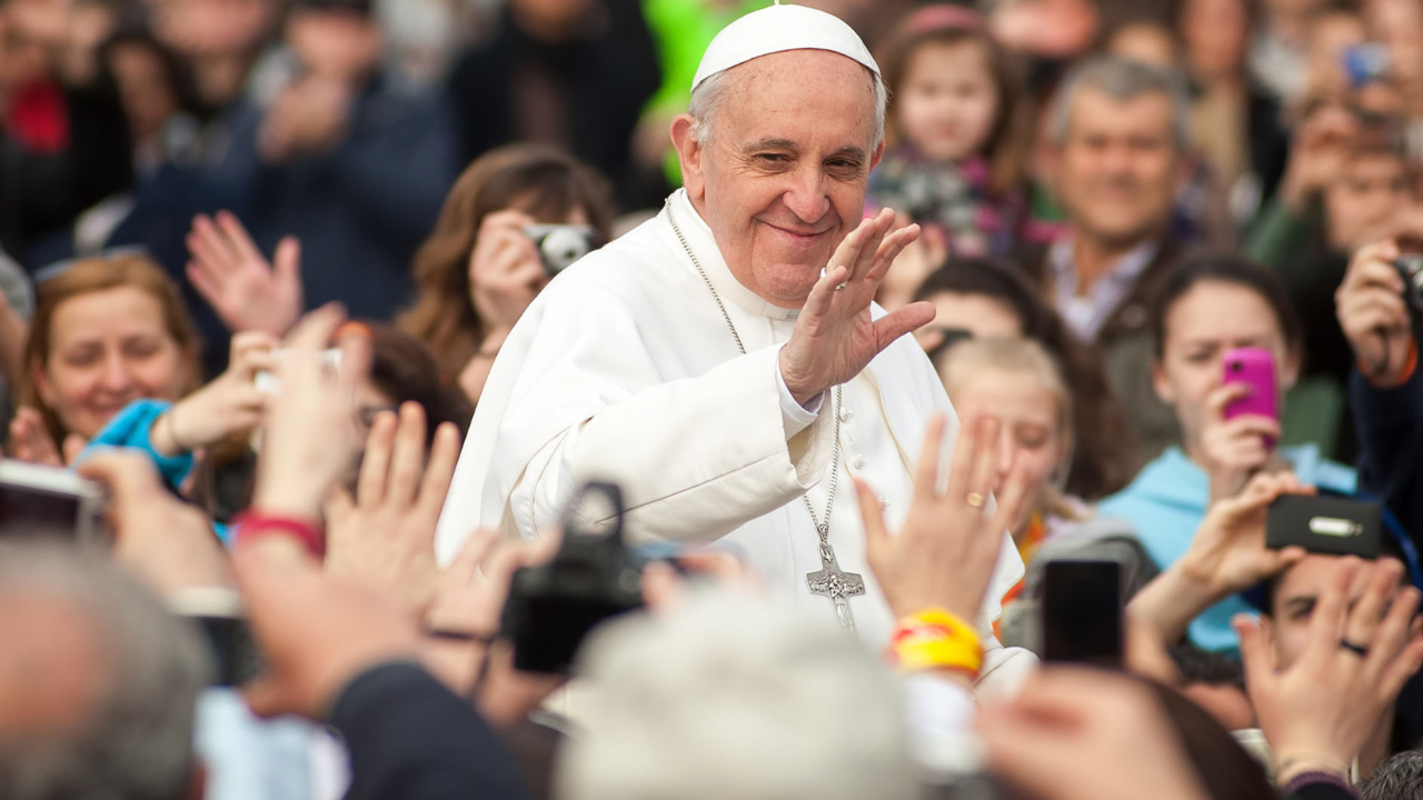 Este lunes se dio a conocer el lamentable fallecimiento del Papa Francisco, el primer pontífice latinoamericano, a los 88 años.